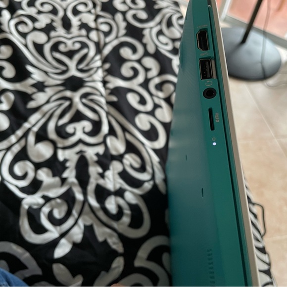 HP Chromebook with Charger - Picture 7 of 9